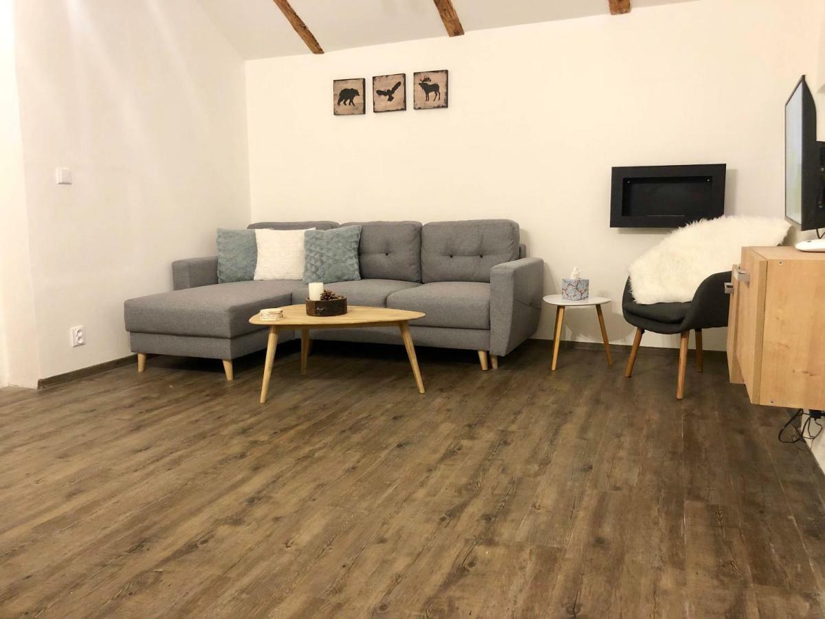 Apartman Mlade Buky Apartment *